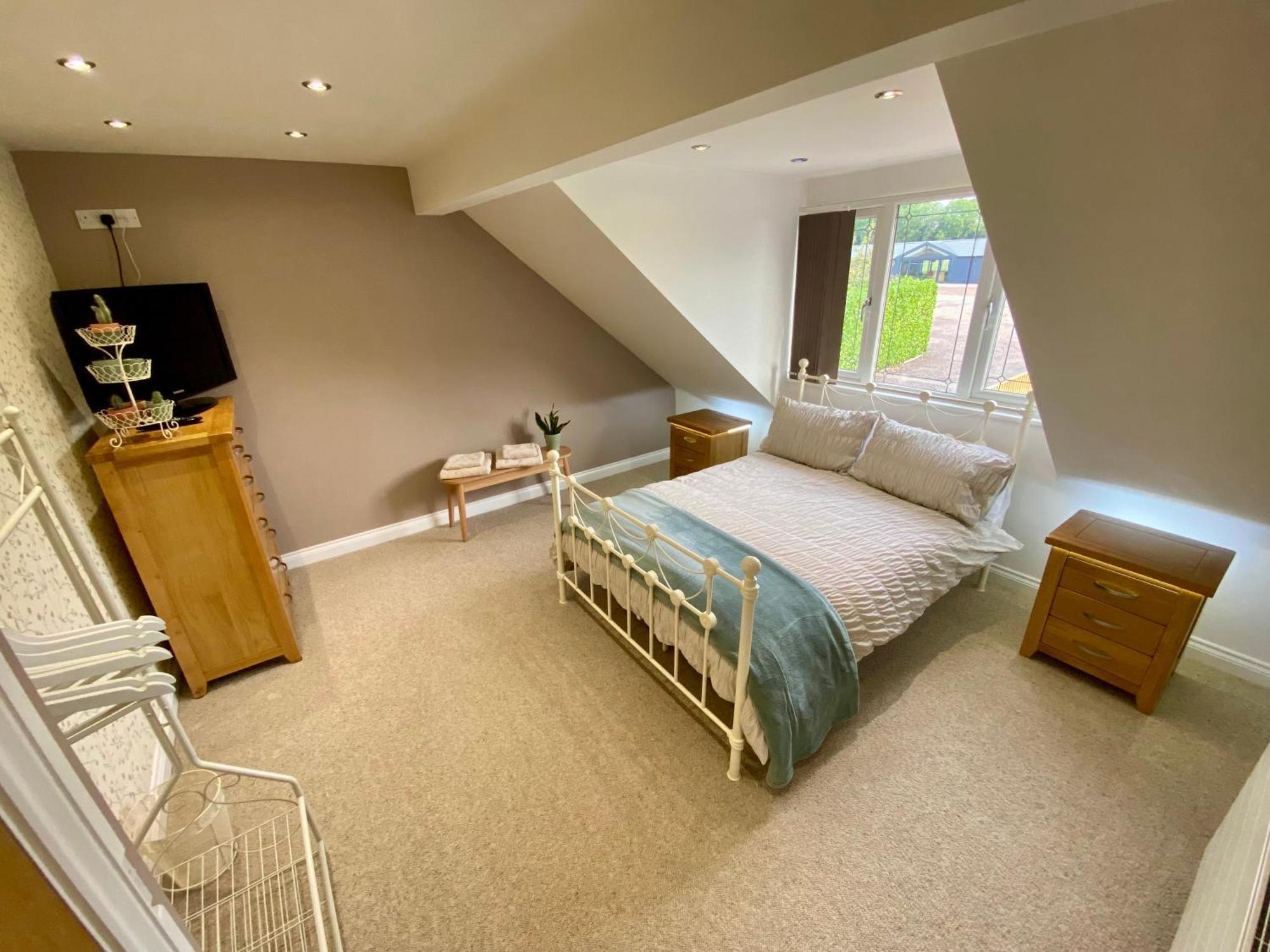 Countryside Family Home Keynsham Esterno foto