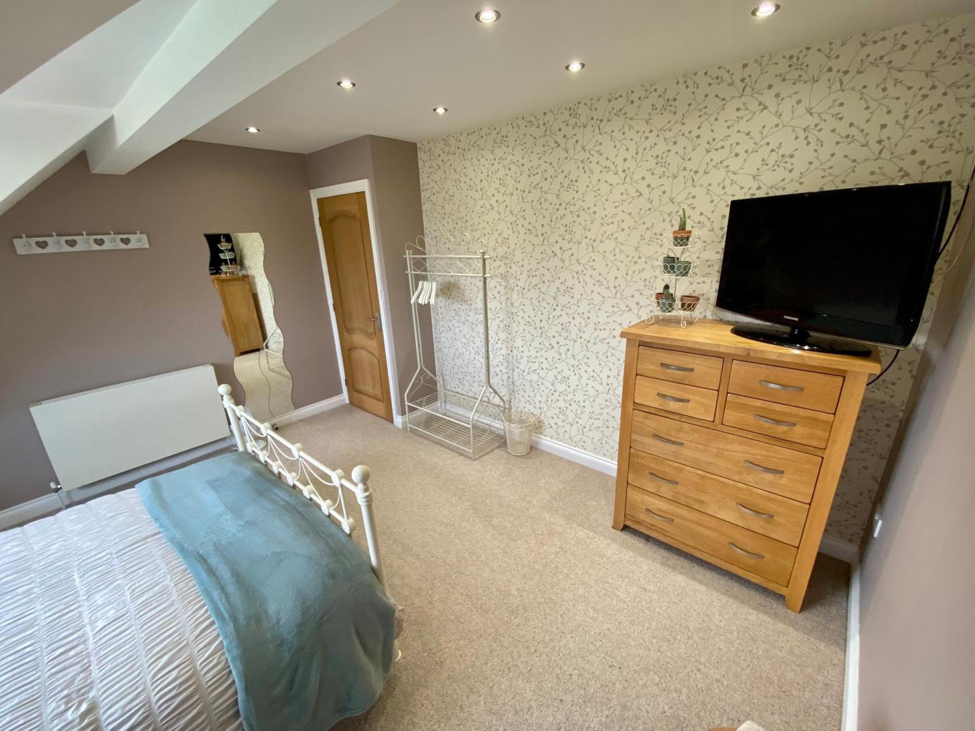 Countryside Family Home Keynsham Esterno foto